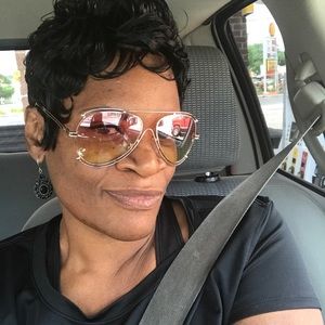 Meet your Posher, Tonya